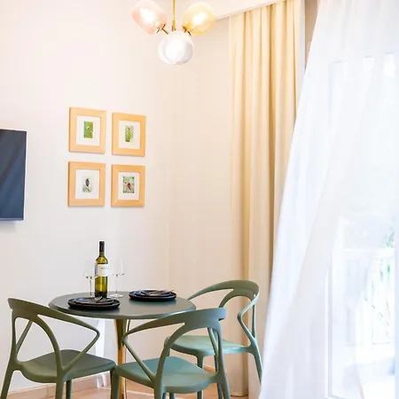 Pillow By The Sea سالونيك